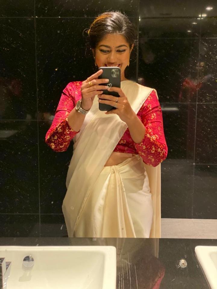 sari pic